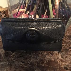 🌸DOONEY & BOURKE BLACK WALLET🌸